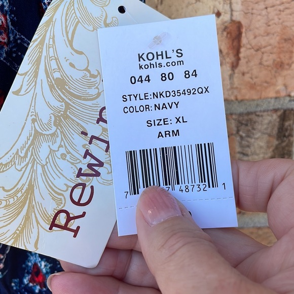 A Rewind Woman’s NWT Romper Size Xl Blue Red Floral with Pom Pom trim on hem - Picture 7 of 9